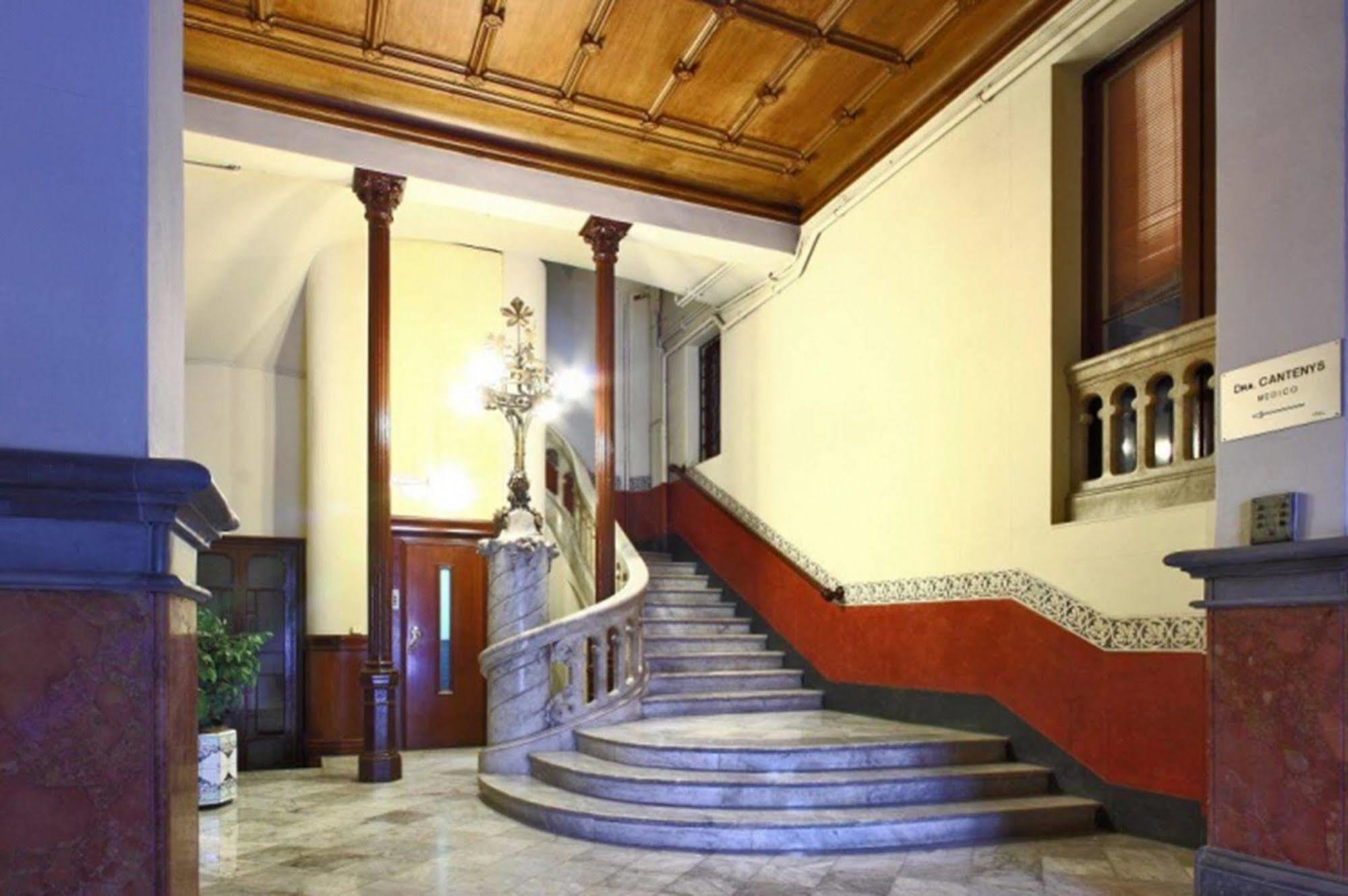 Hostal Barcelona Centro Bagian luar foto